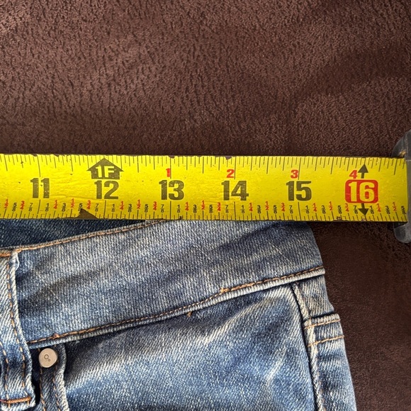 Stylish Distressed Relaxed Fit Jeans - Picture 14 of 16
